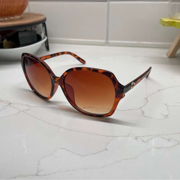 Gucci Sunglasses - Picture 6 of 8